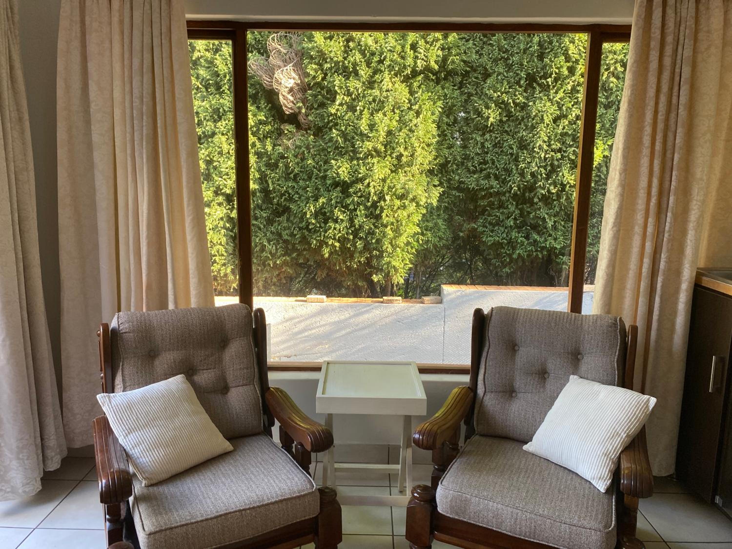 Stay in Woodhill Golf Estate near Pretoria East Hospital view 4