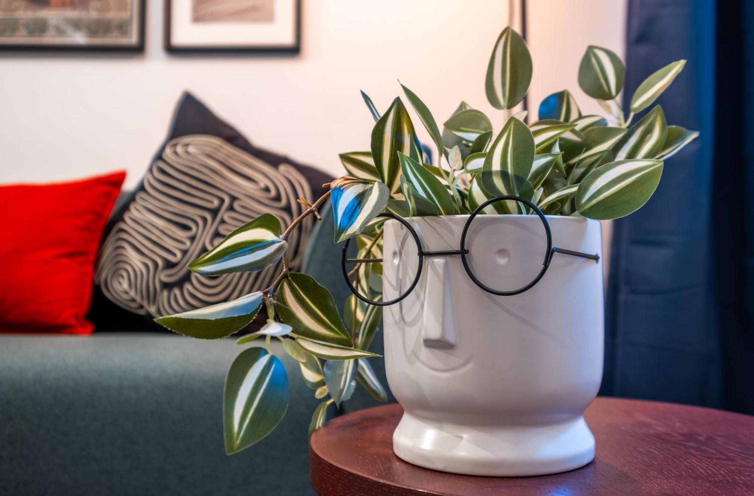 Central Art-Inspired Flat with Private Garage