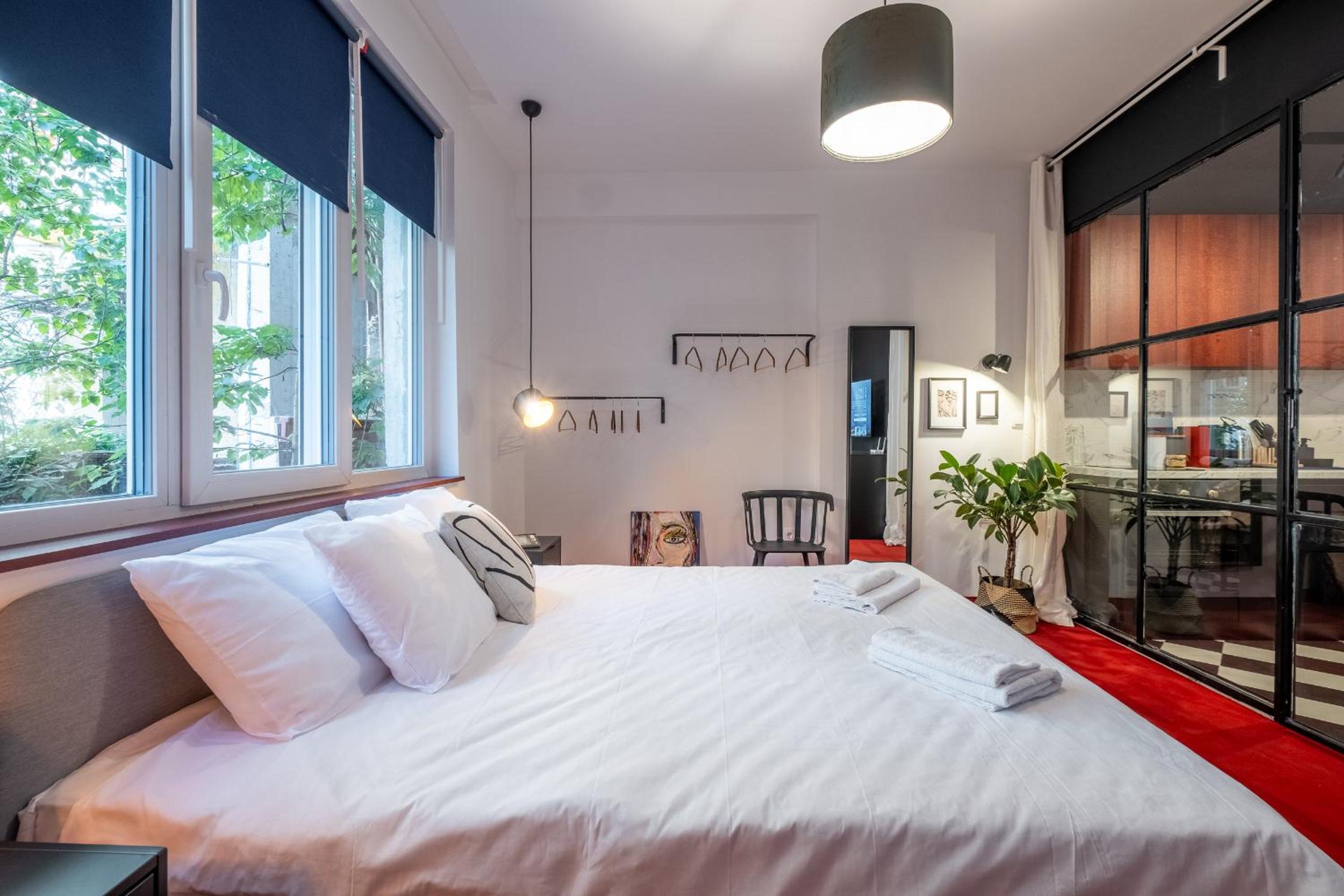 Central Art-Inspired Flat with Private Garage