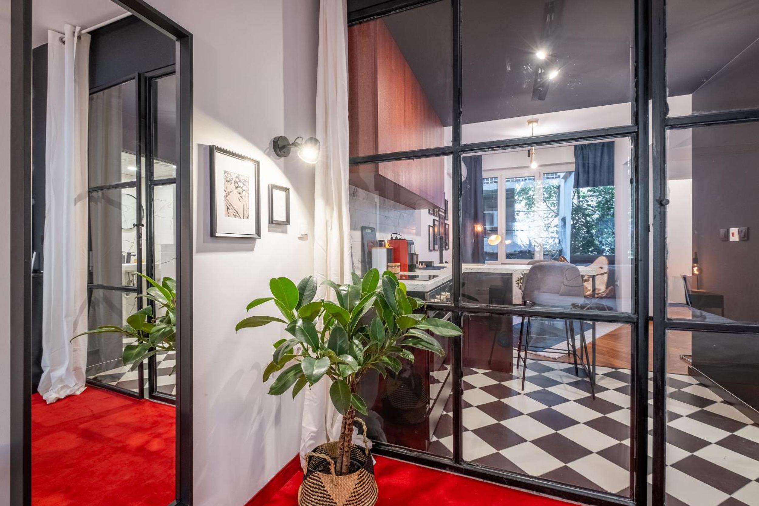 Central Art-Inspired Flat with Private Garage