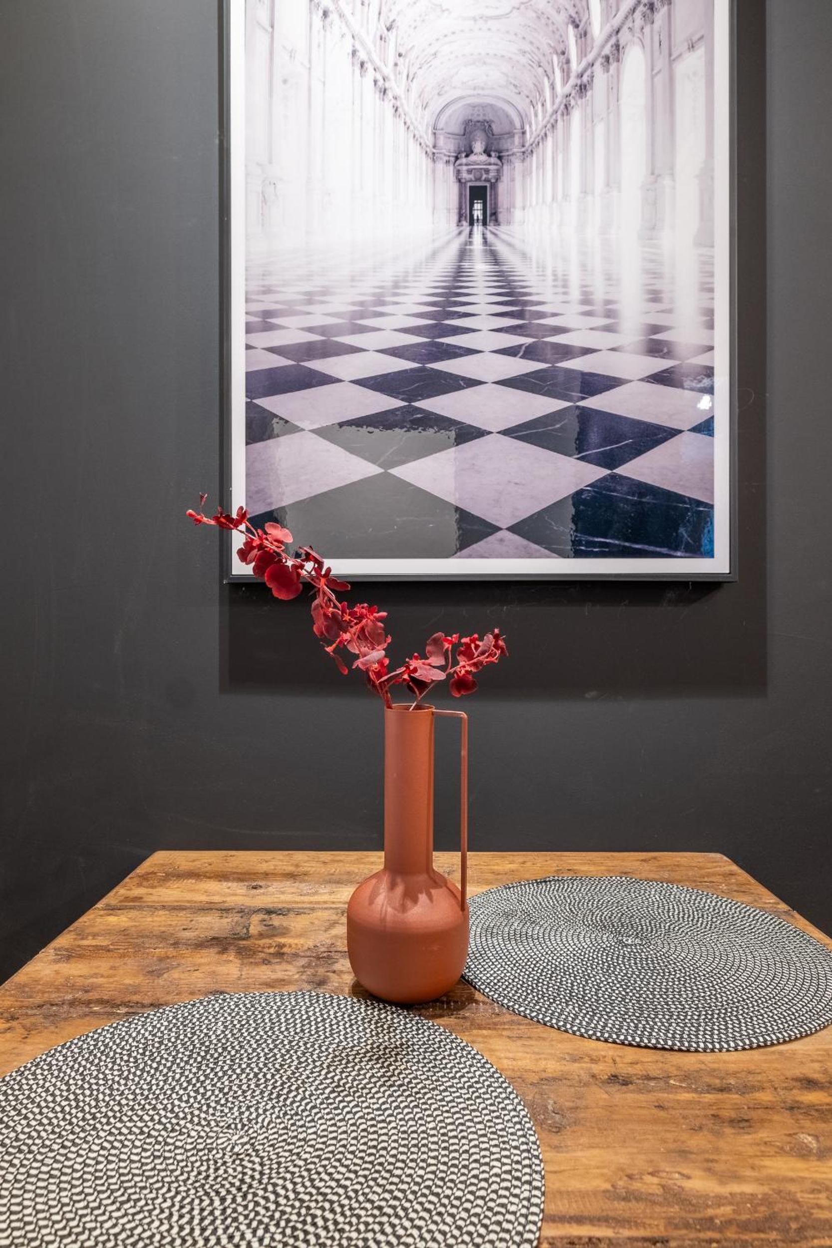 Central Art-Inspired Flat with Private Garage