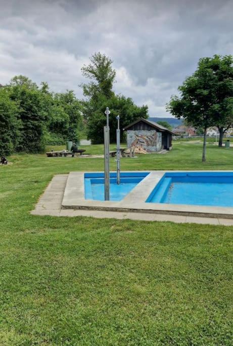 Villa Matthy Casa con giardino fronte fiume possibile nuotare