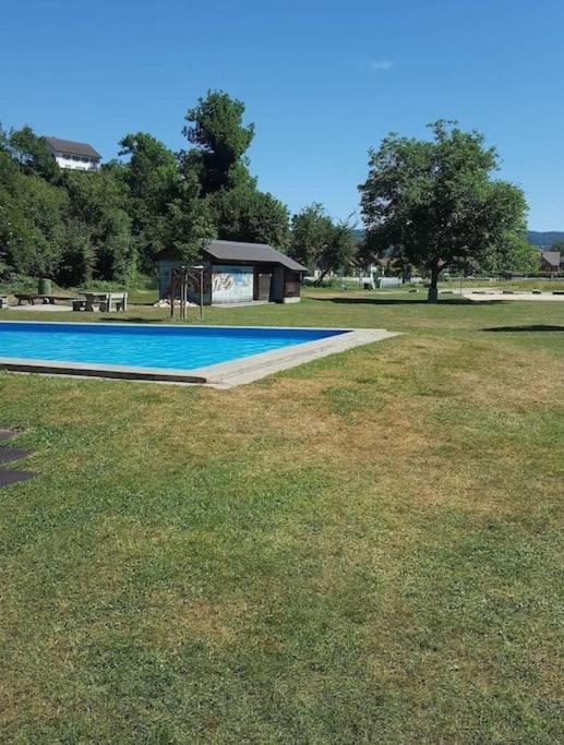 Villa Matthy Casa con giardino fronte fiume possibile nuotare