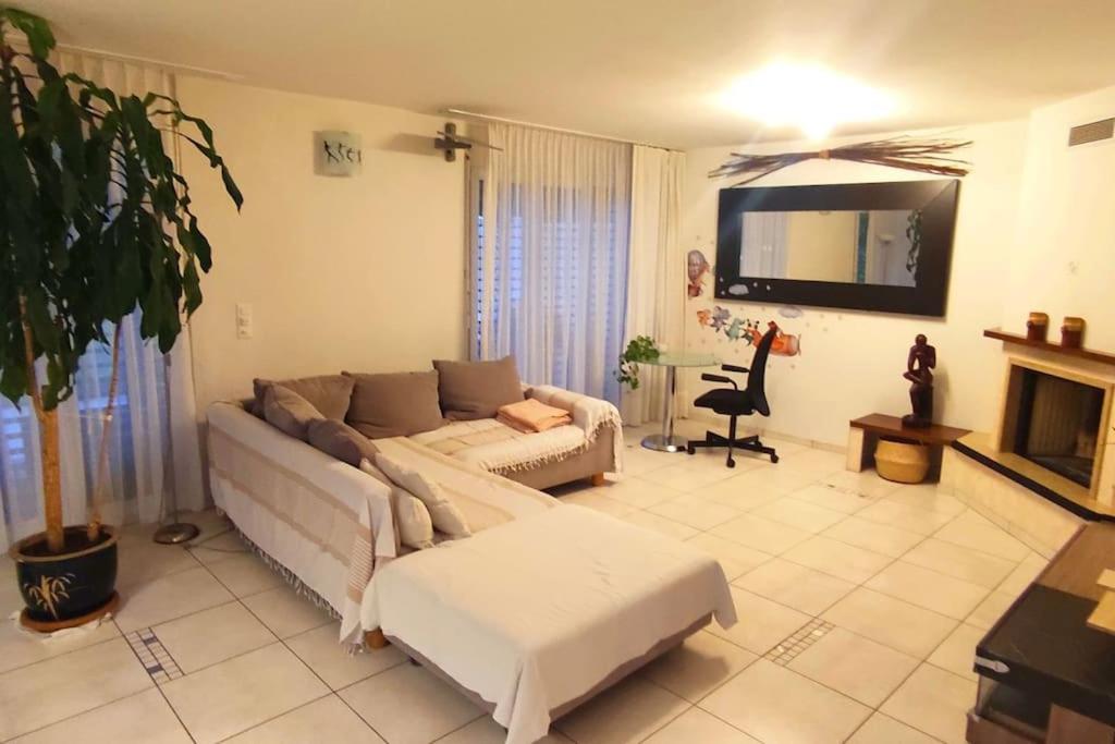 Villa Matthy Casa con giardino fronte fiume possibile nuotare