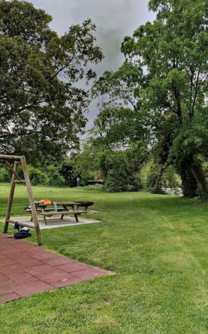 Villa Matthy Casa con giardino fronte fiume possibile nuotare