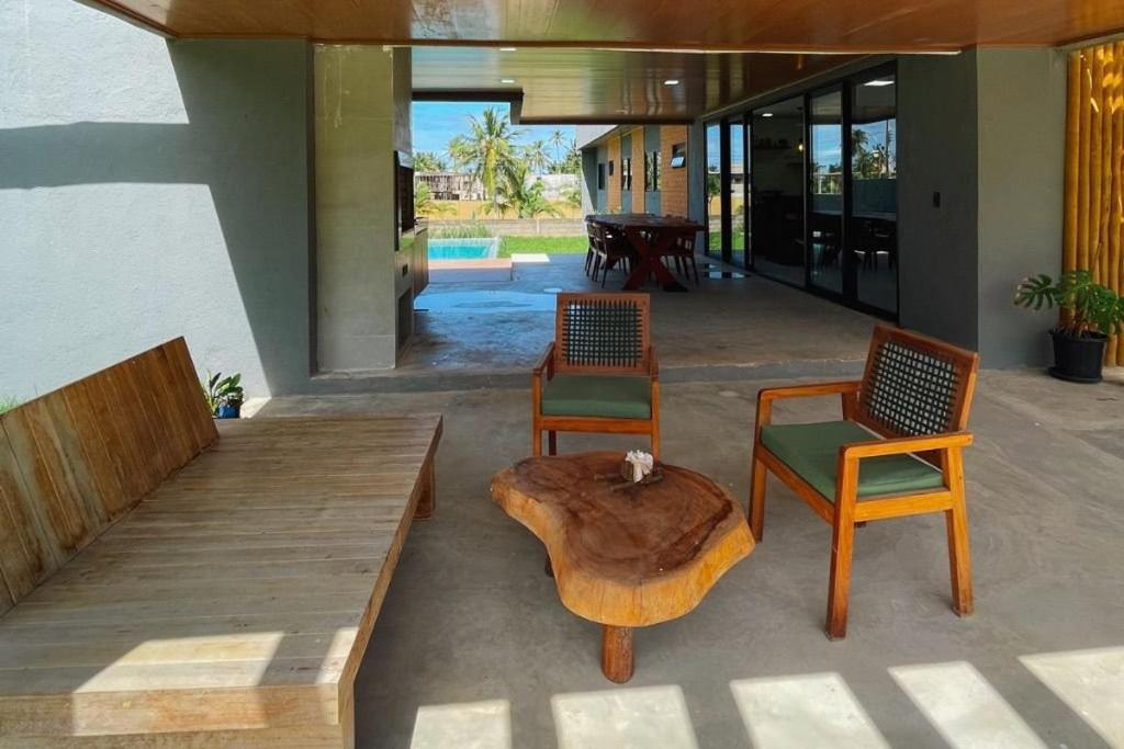 Casa em Milagres| 3 suítes, área gourmet, piscina