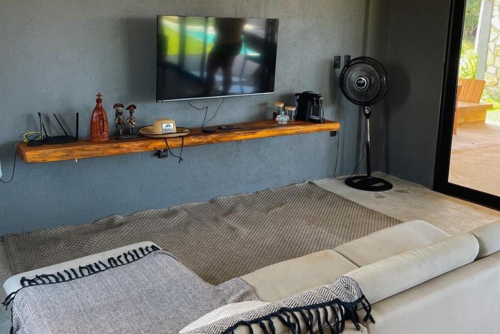 Casa em Milagres| 3 suítes, área gourmet, piscina