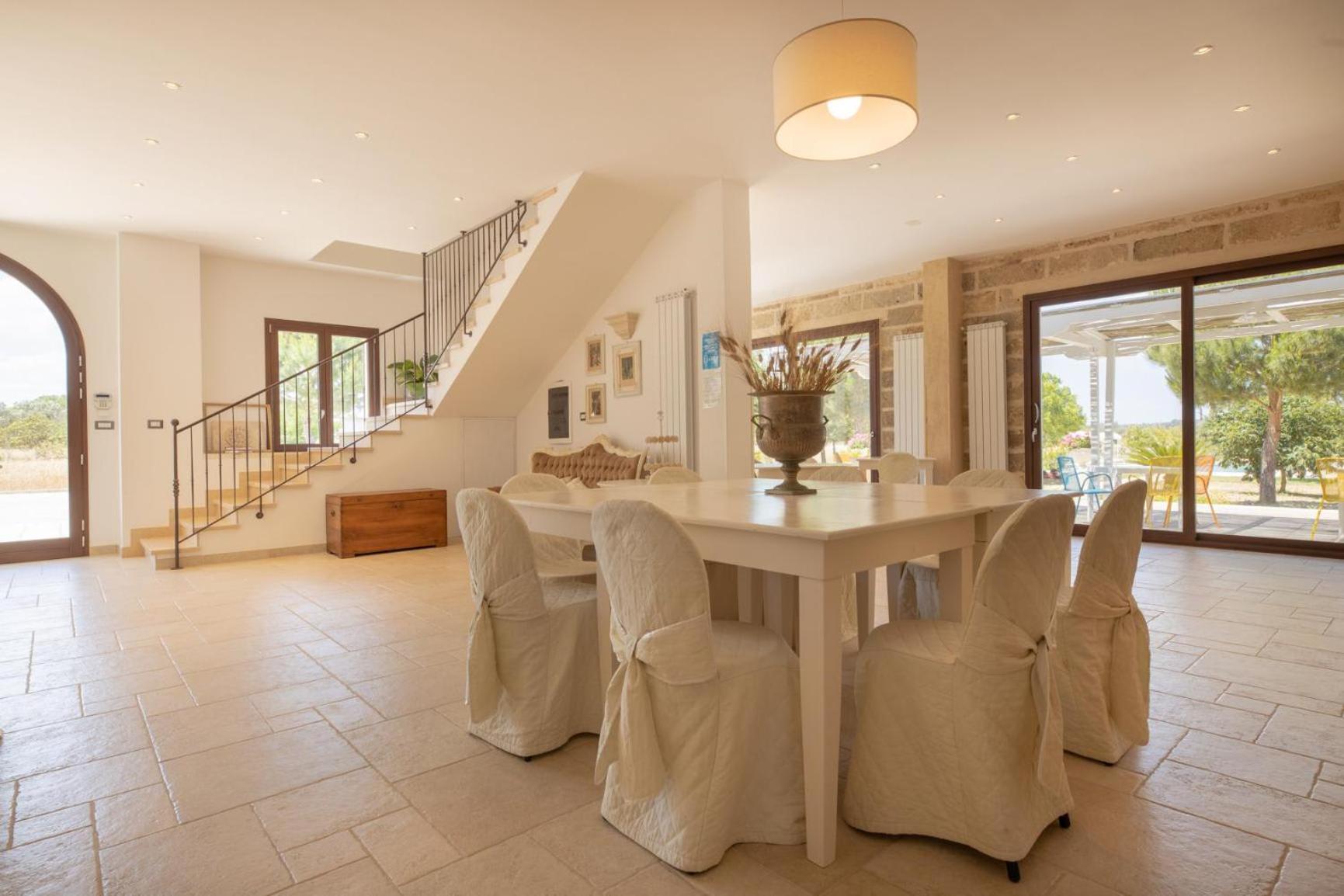 Beautiful Italian villa with pool and garden view 5