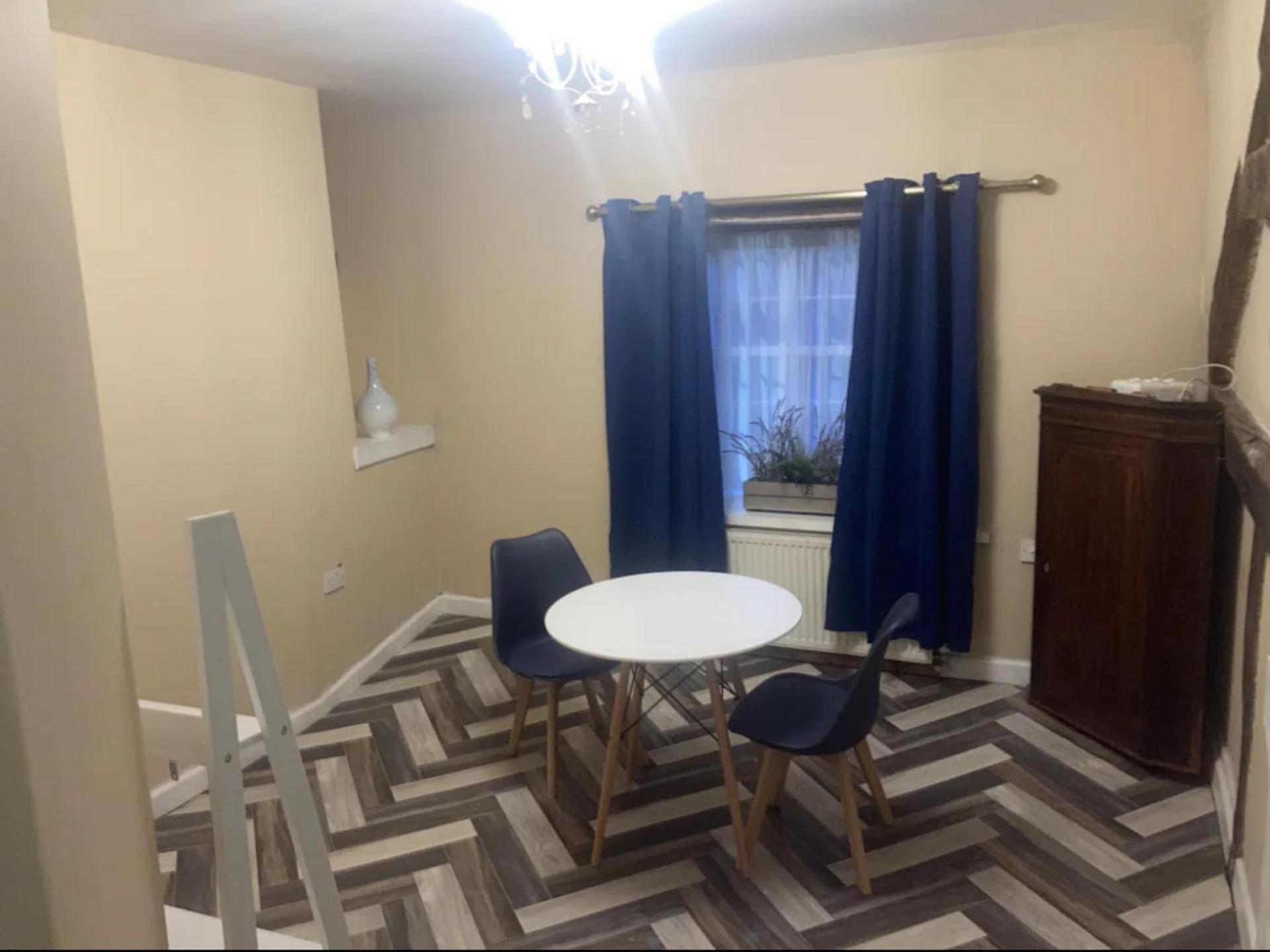 Dine & Rest 1 bedroom apartment at little India view 5
