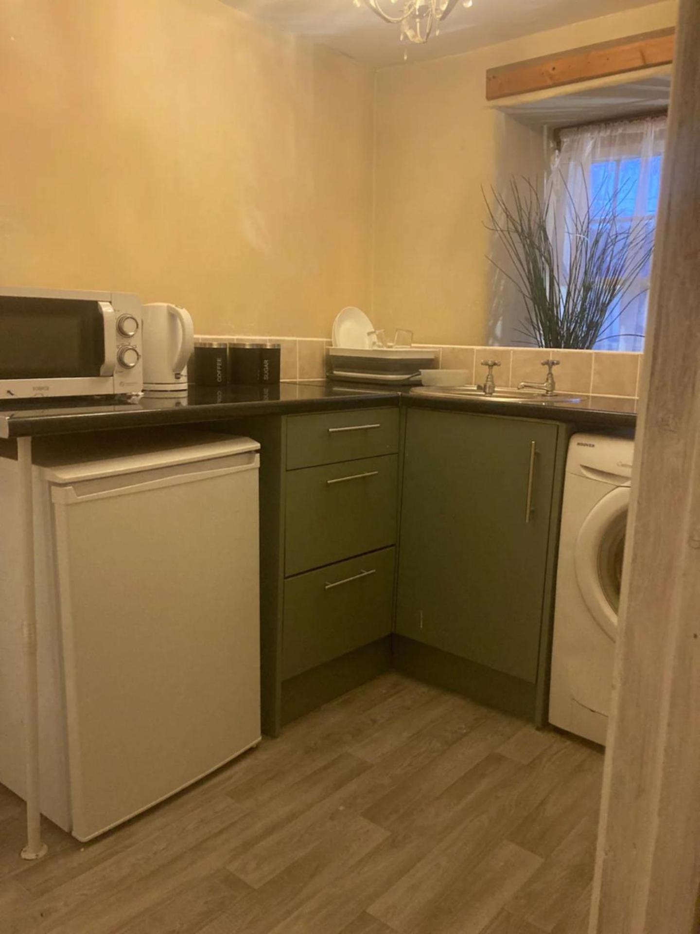 Dine & Rest 1 bedroom apartment at little India view 4