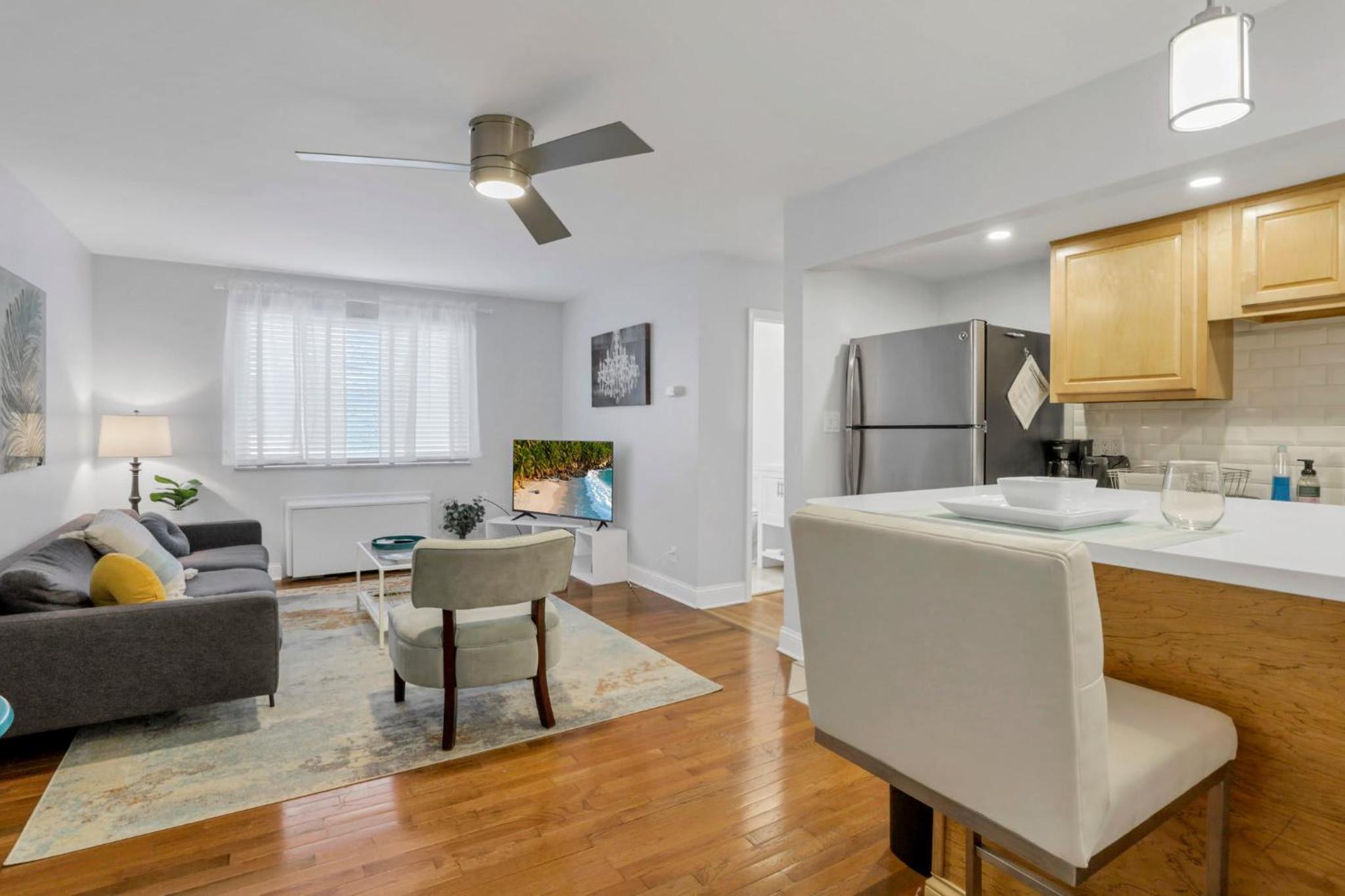 Cozy 2 BR in Short North Convenient Parking view 2