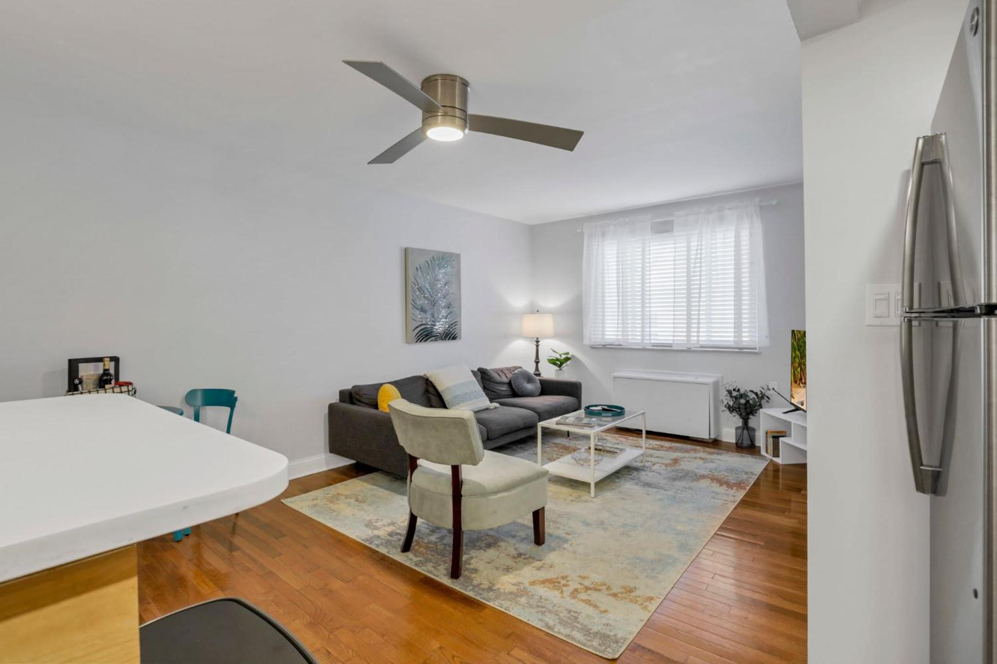 Cozy 2 BR in Short North Convenient Parking view 4