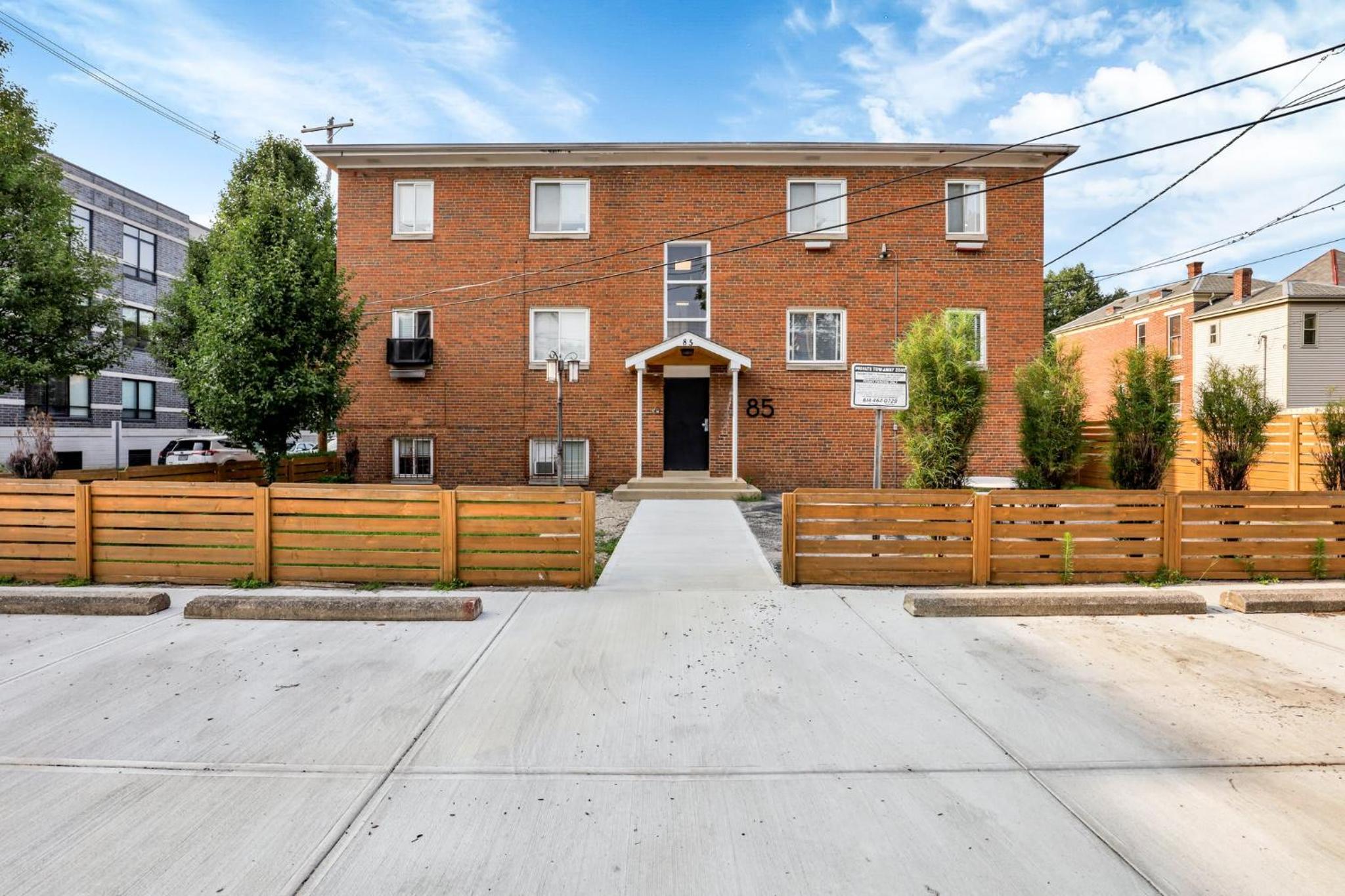 Cozy 2 BR in Short North Convenient Parking view 5