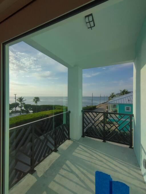 Oceanview Luxury Retreat 12 Guest 6 Beds Pool&Dock view 4
