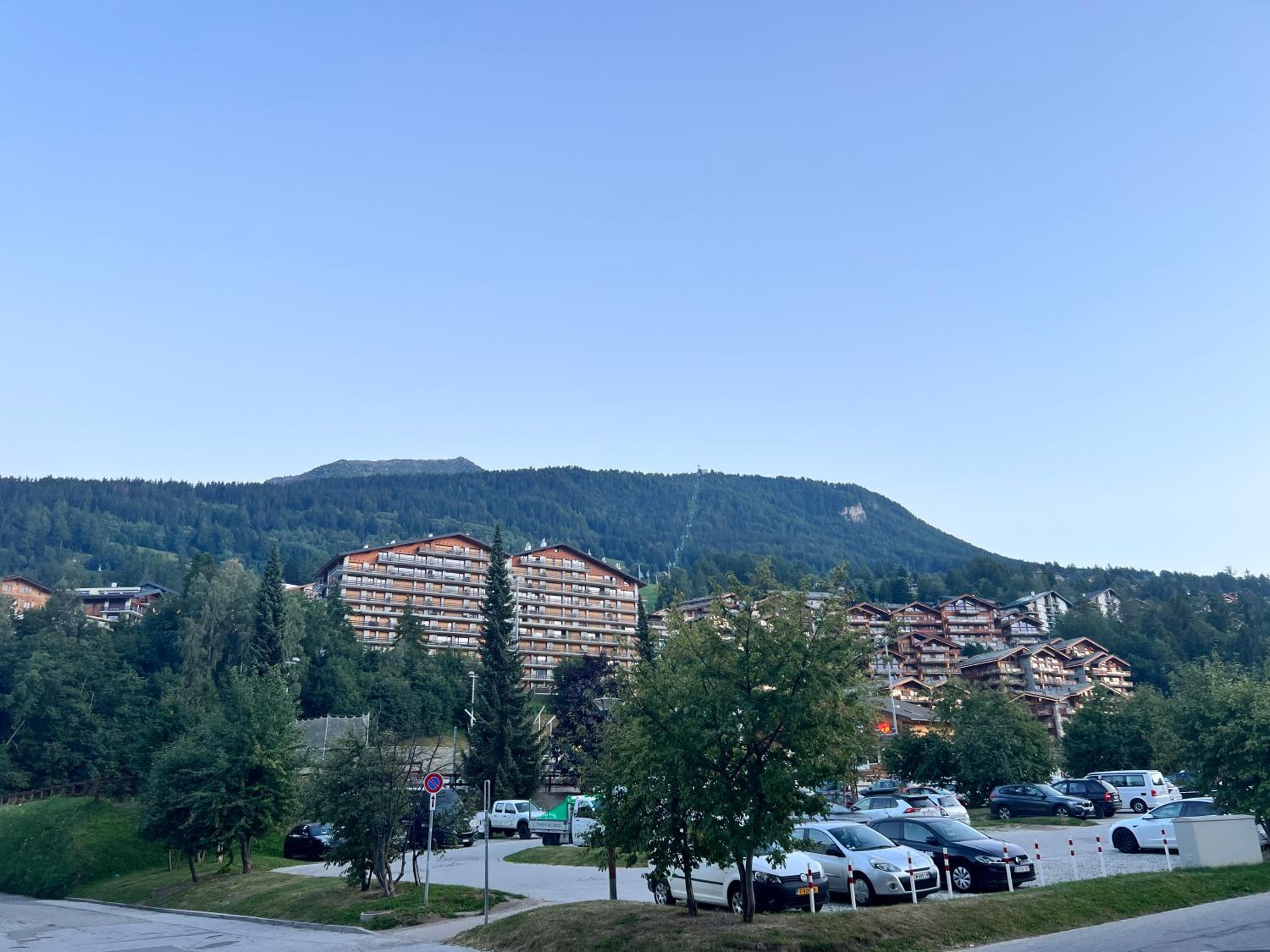 Vincenzo appart, Studio Confortable à Nendaz, accès Direct au Télécabine de Tracouet et Parking Souterrain Inclus