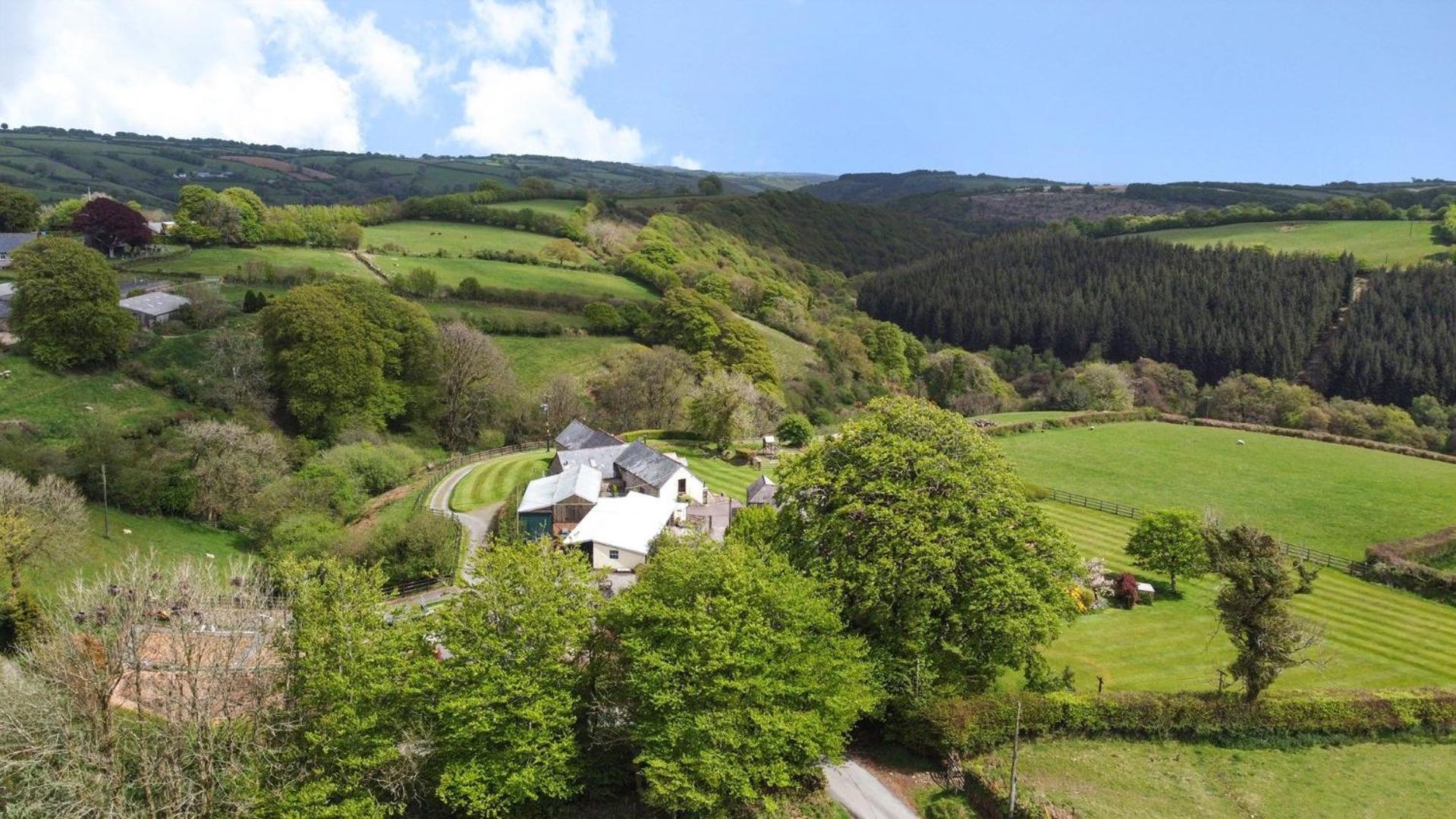 Smiddy Cottage, Historic Village Hub with Spacious Lounge, High Ceilings, and Wood Stove view 5