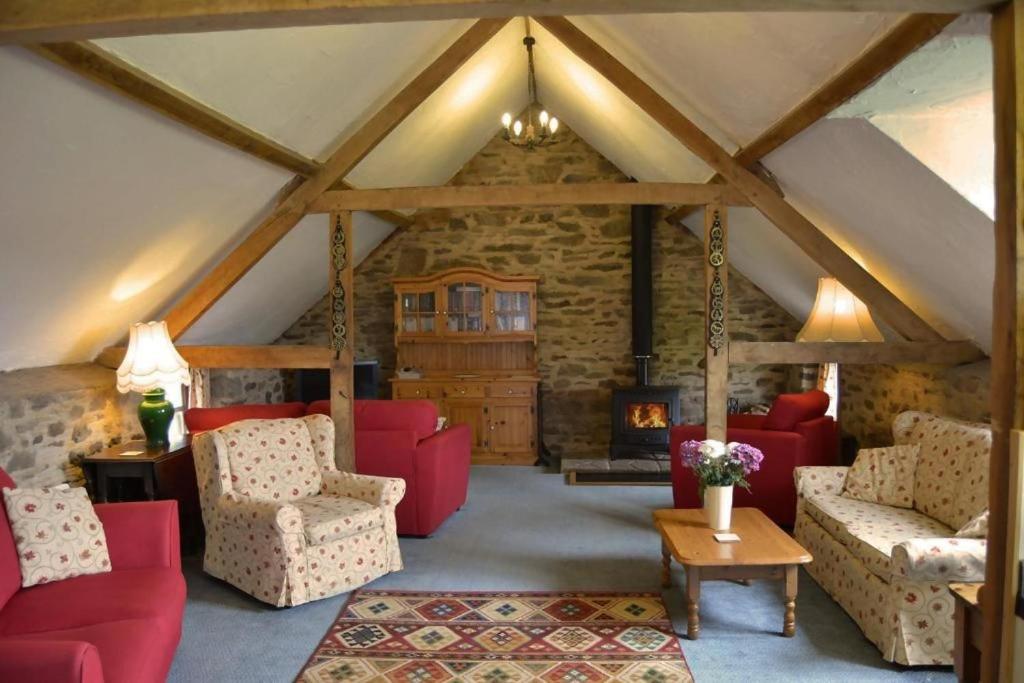 Jasper, Unique Upside-Down Retreat with Stunning Rural Views view 3