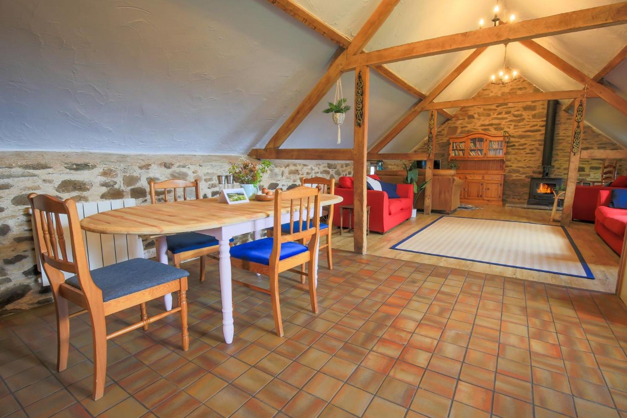 Jasper, Unique Upside-Down Retreat with Stunning Rural Views view 4