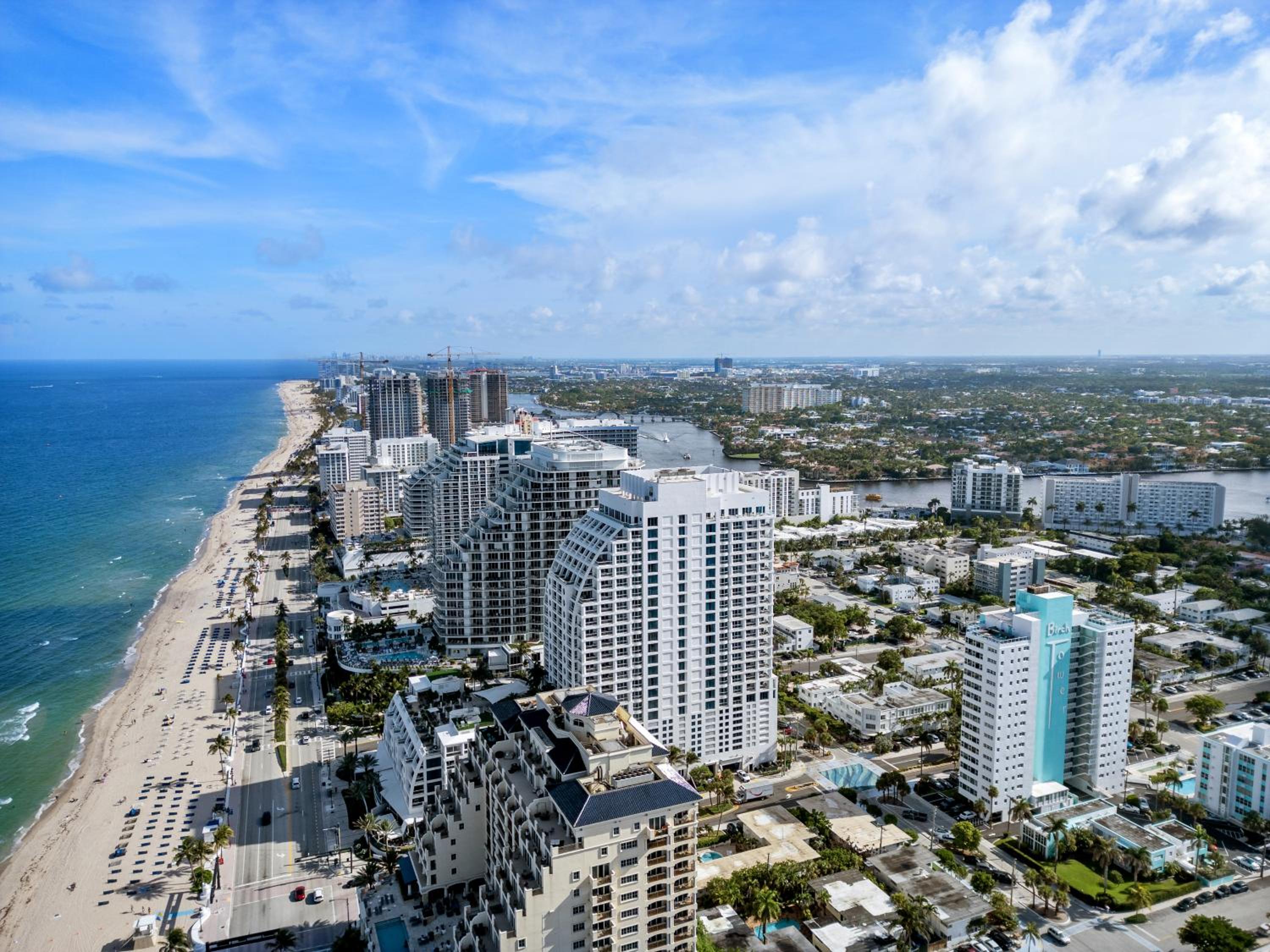 Stylish Oceanview Apartment Prime Location view 3