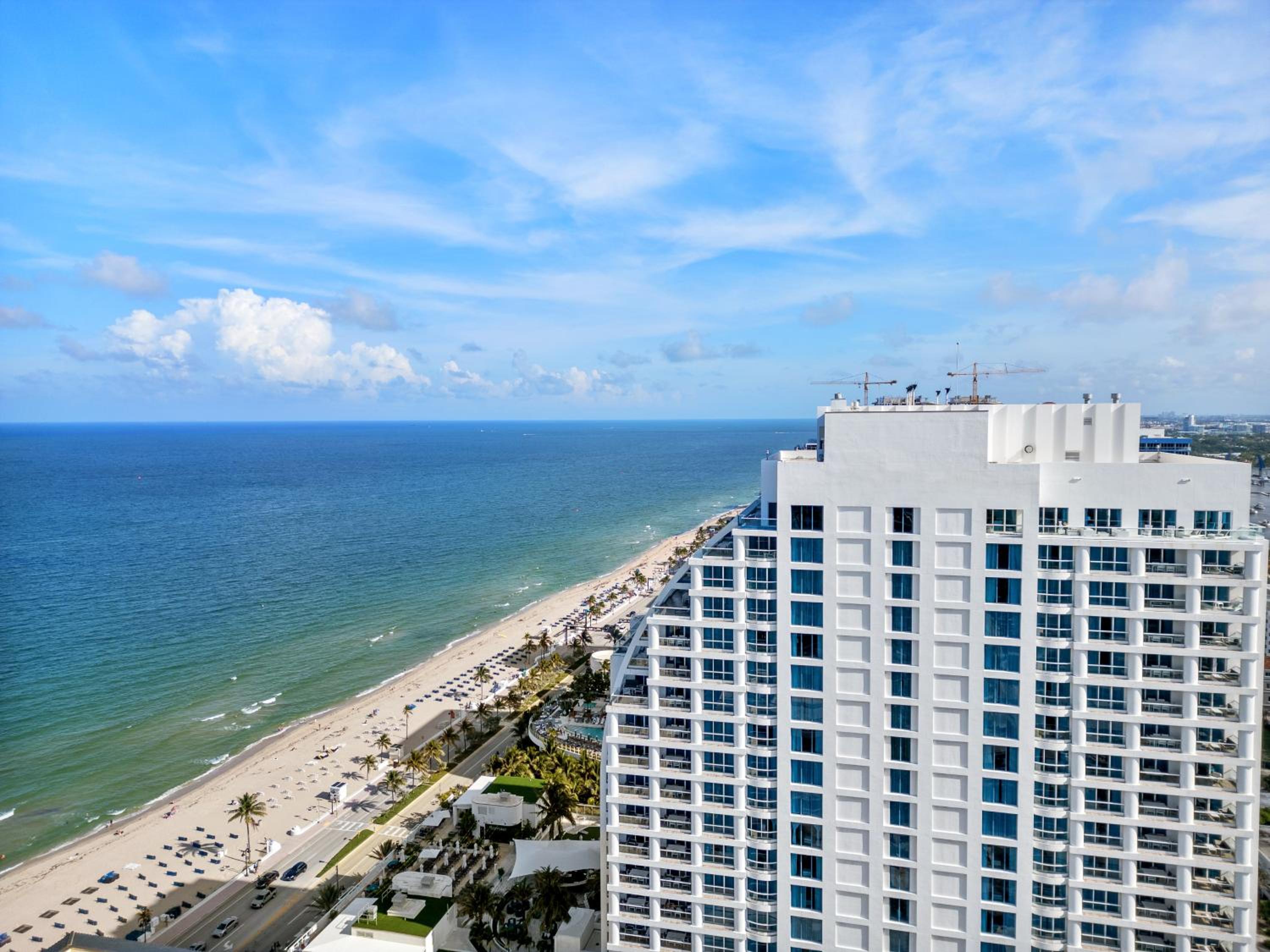 Stylish Oceanview Apartment Prime Location view 2