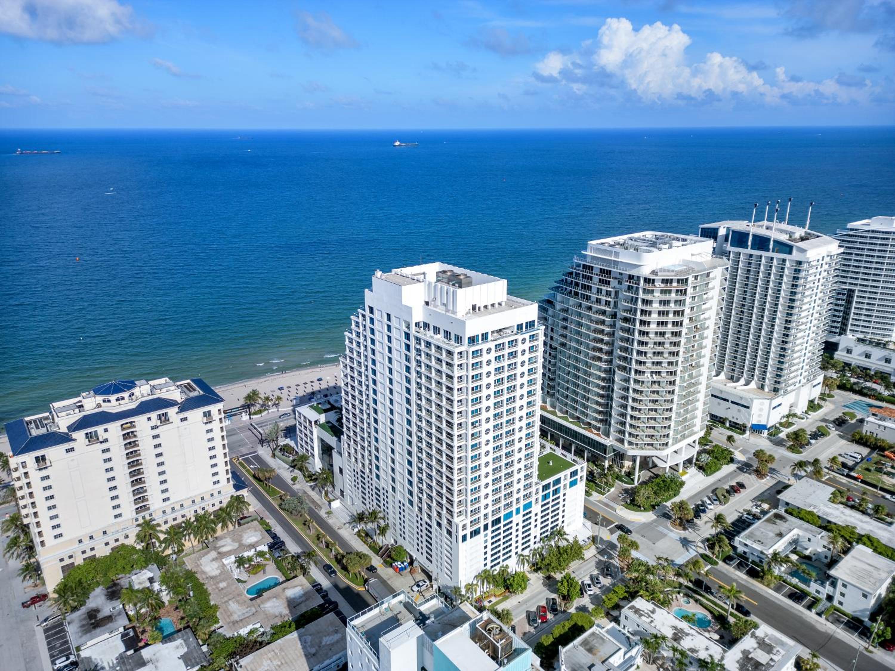 Stylish Oceanview Apartment Prime Location view 4