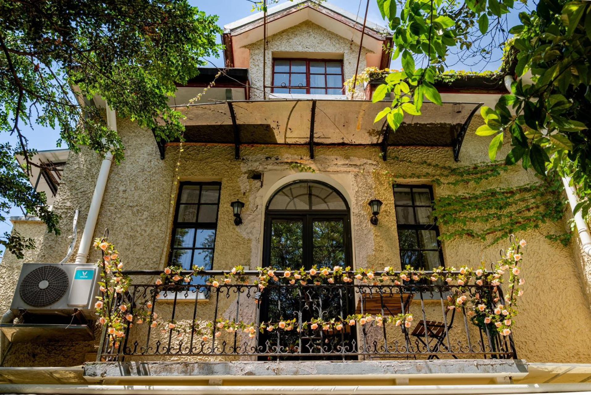 Shanghai Century Old House Downtown B&B