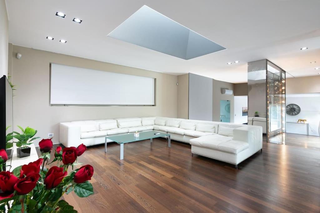 Villa Belvedere - Pool, Sauna, Gym, Private Nightclub view 4
