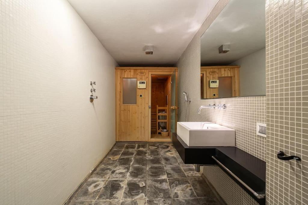 Villa Belvedere - Pool, Sauna, Gym, Private Nightclub view 5