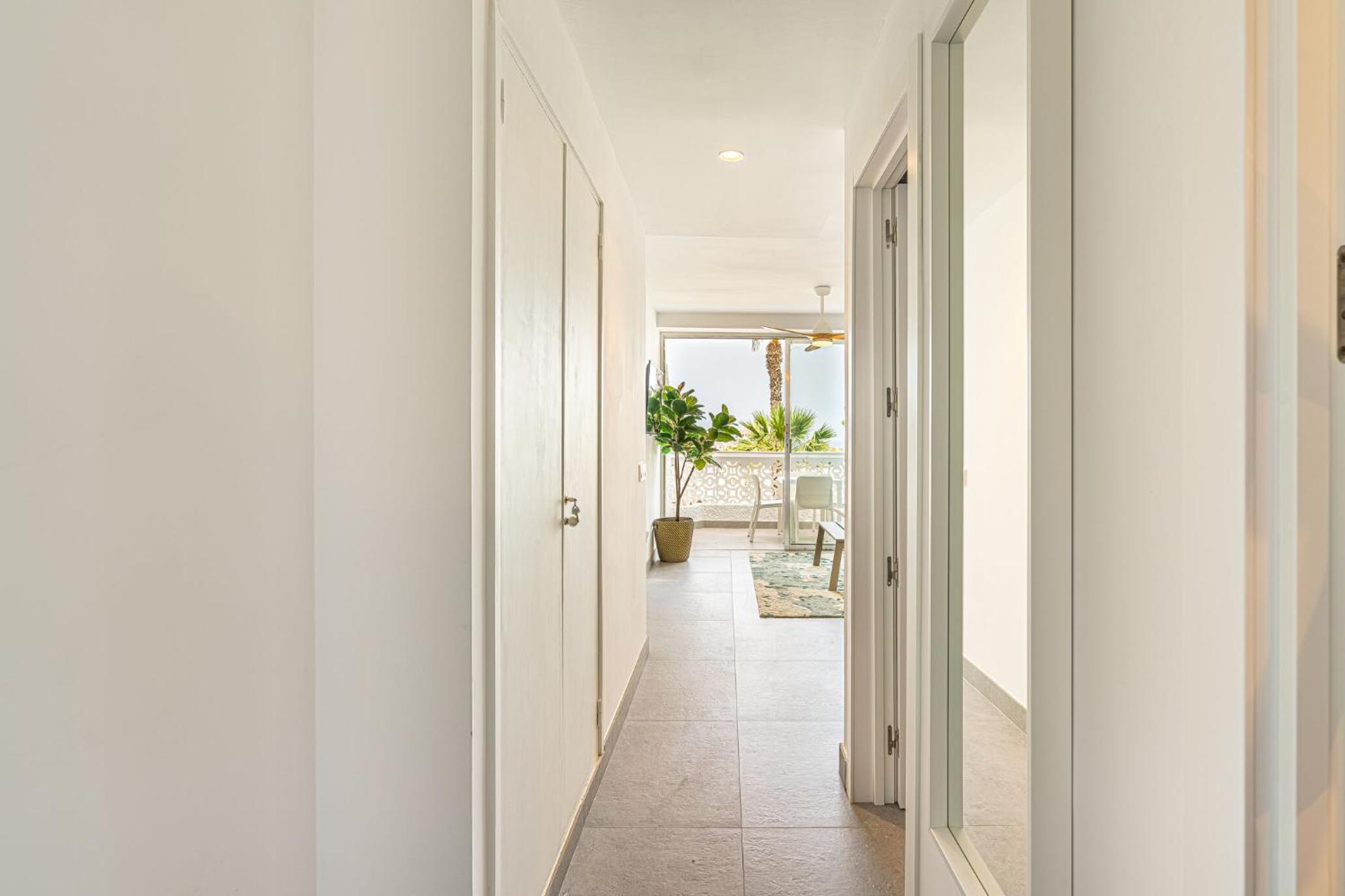 Modern Renovated Apartment with Terrace in Playa de las Americas en Playa de las Americas