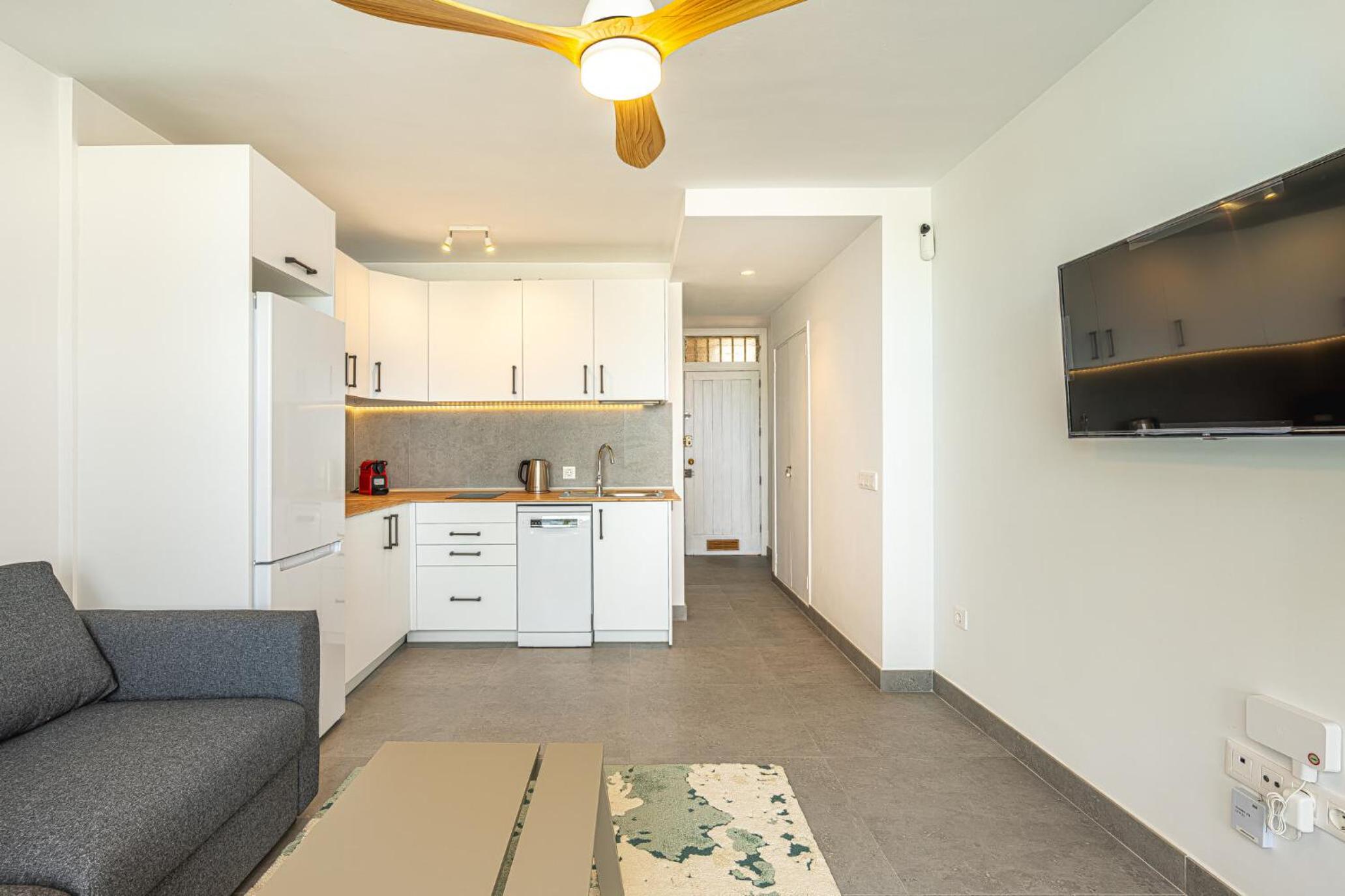 Modern Renovated Apartment with Terrace in Playa de las Americas en Playa de las Americas