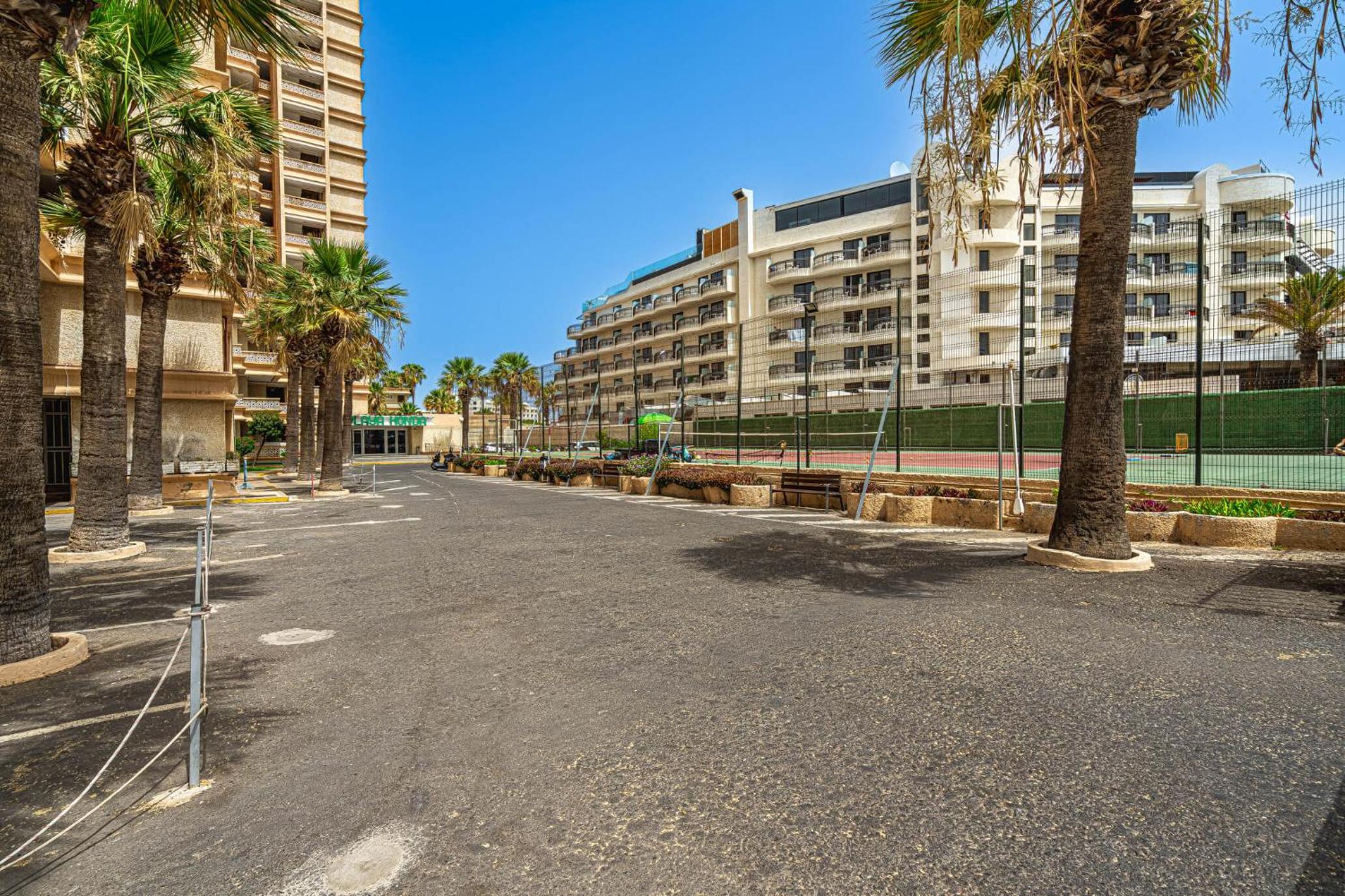 Modern Renovated Apartment with Terrace in Playa de las Americas en Playa de las Americas