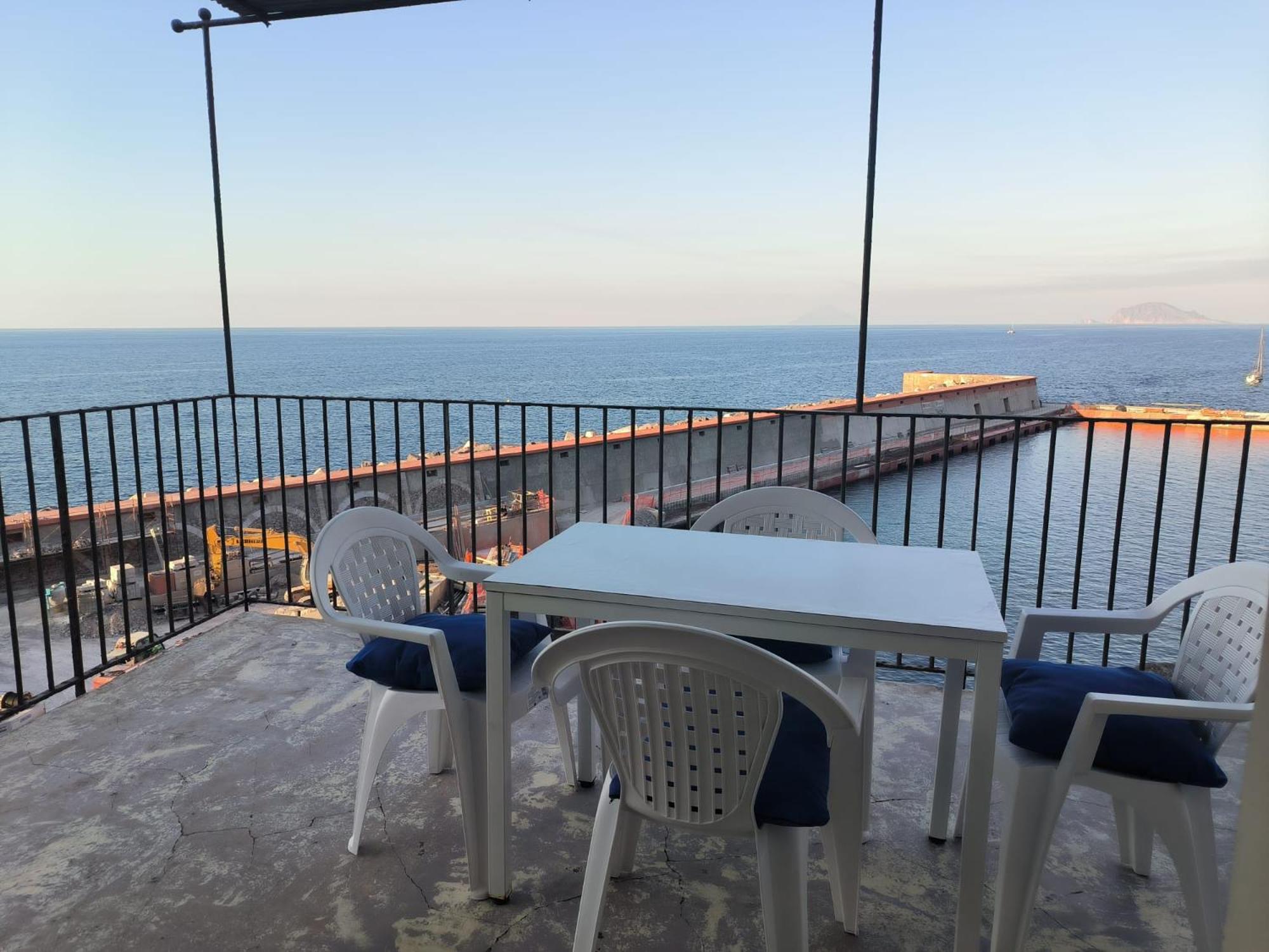 Casa Uva, sul porto di Malfa photo 4