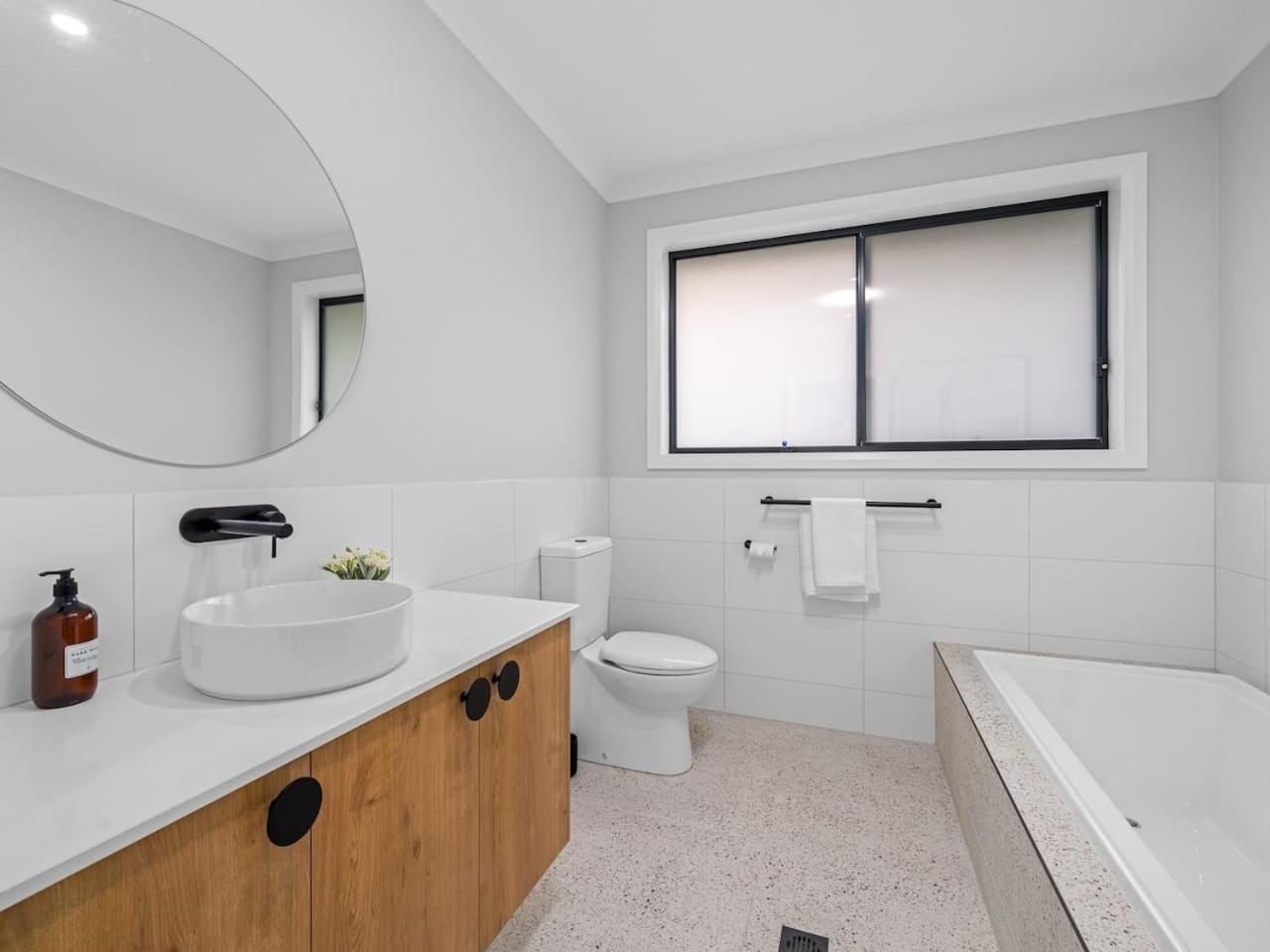 Brand new 3 bed townhouse walk to town