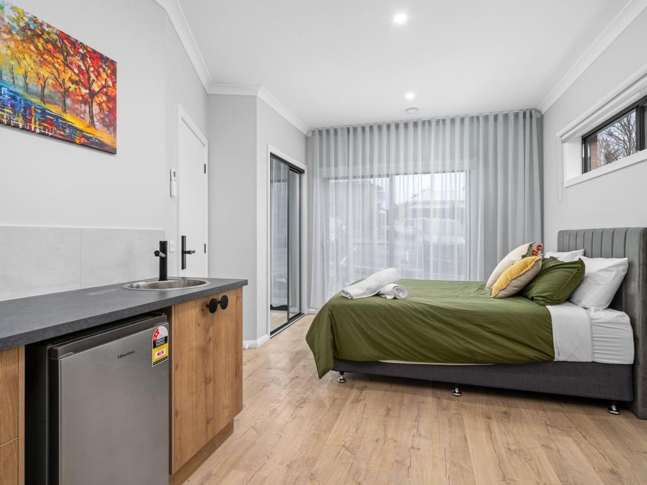 Brand new 3 bed townhouse walk to town