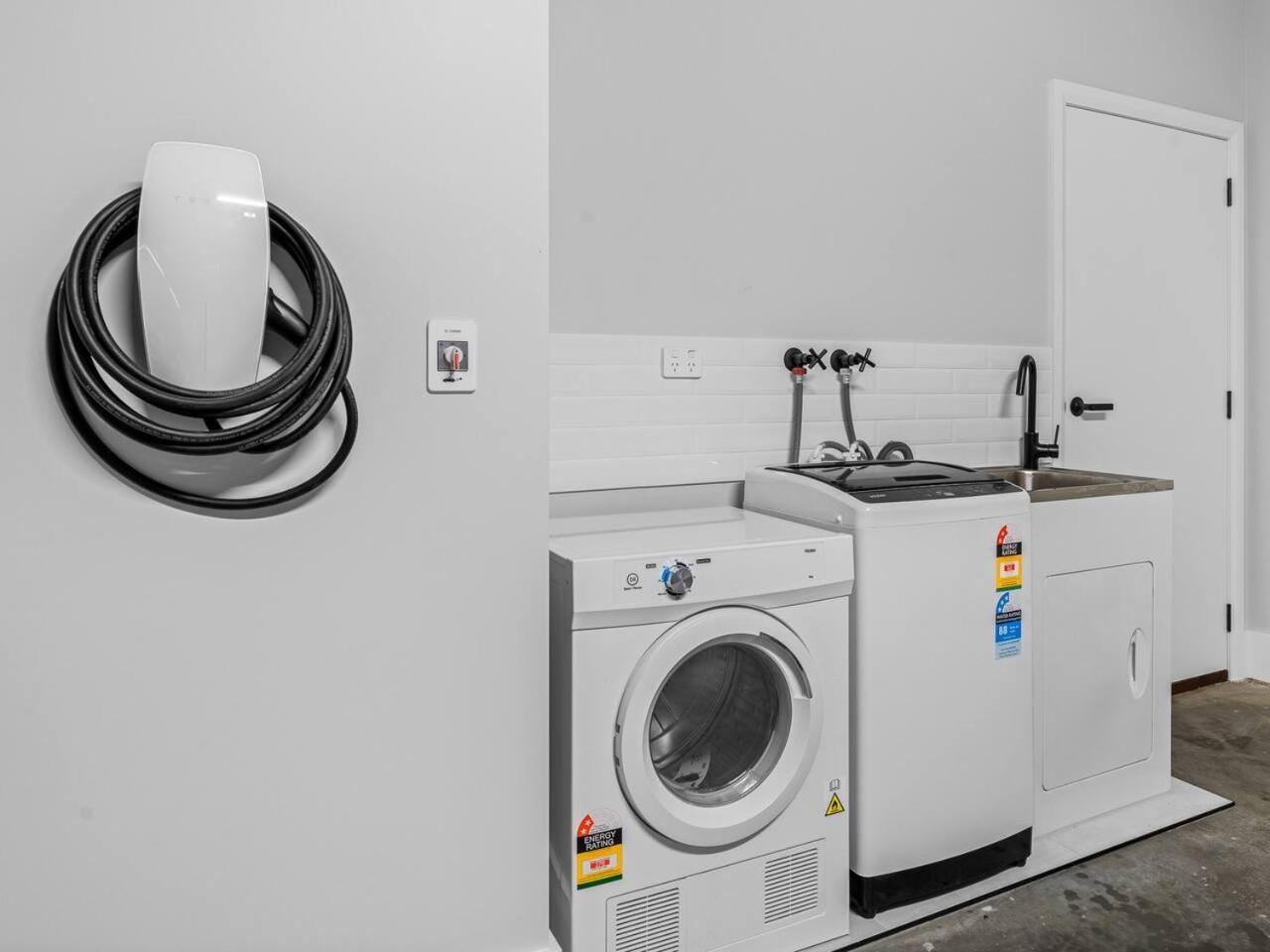 Brand new 3 bed townhouse walk to town