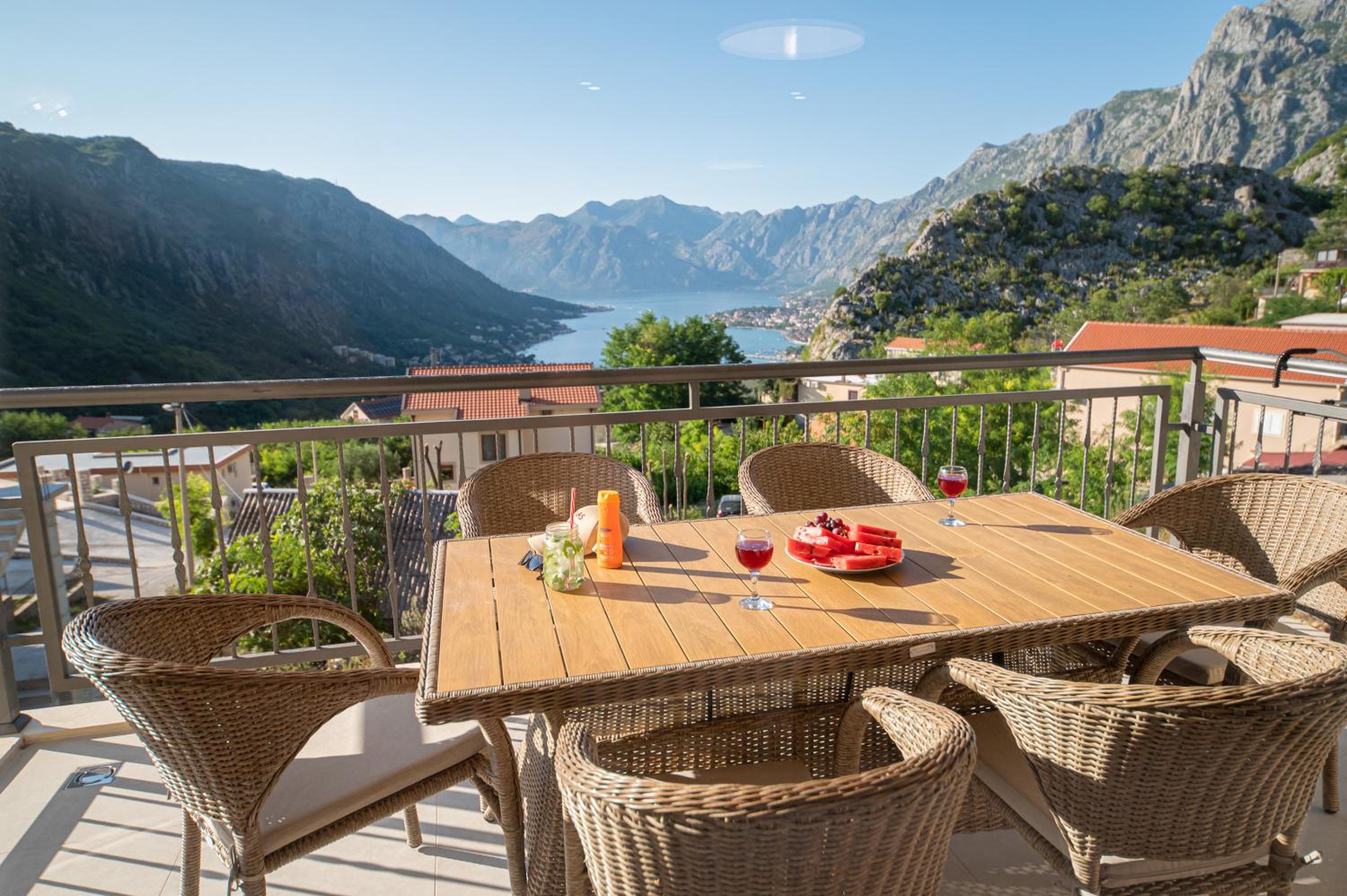 Hotel Red Hill - Image 1