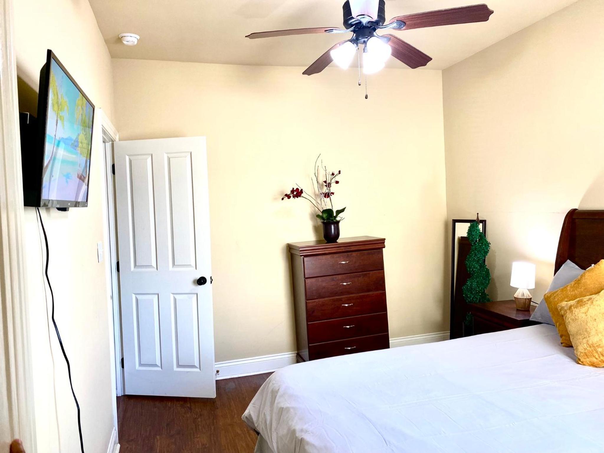 Grand Isle Unit E pet friendly detached condo 3 bedrooms 1 bath easy beach access
