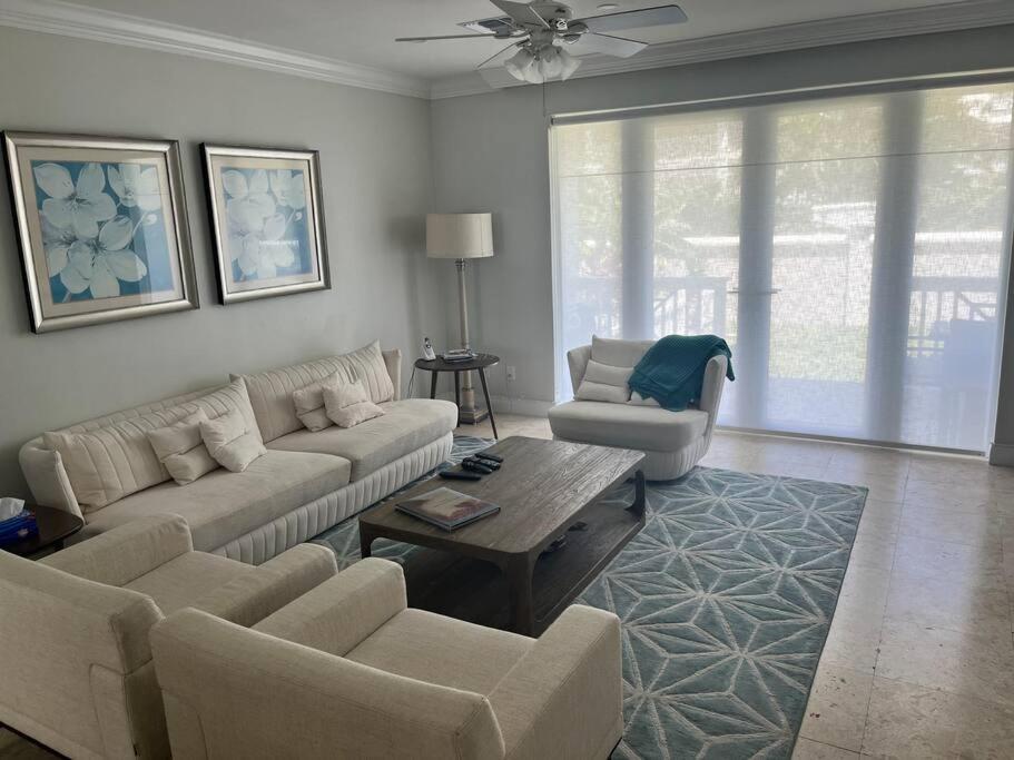 Luxury Townhouse in Palm Cay, Nassau Bahamas