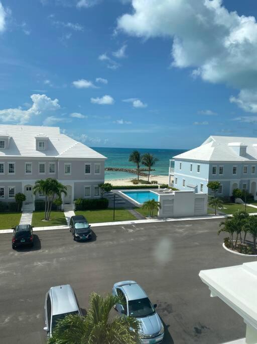 Luxury Townhouse in Palm Cay, Nassau Bahamas