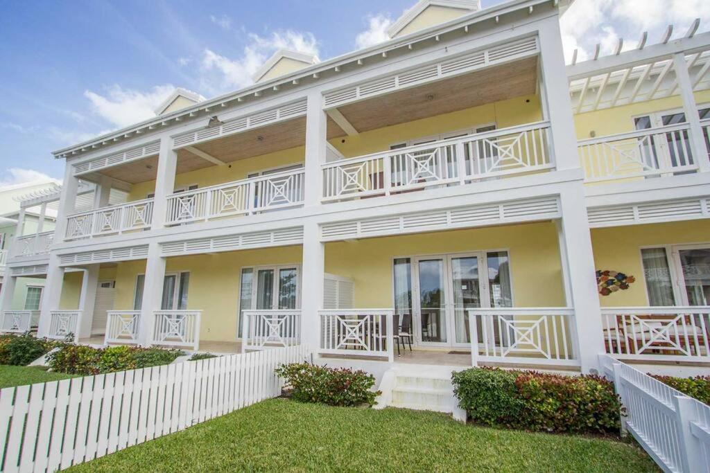Luxury Townhouse in Palm Cay, Nassau Bahamas