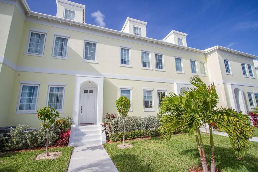 Luxury Townhouse in Palm Cay, Nassau Bahamas