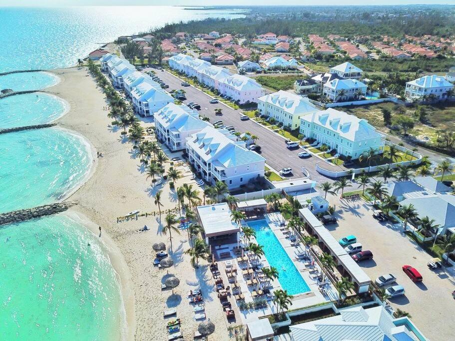 Luxury Townhouse in Palm Cay, Nassau Bahamas