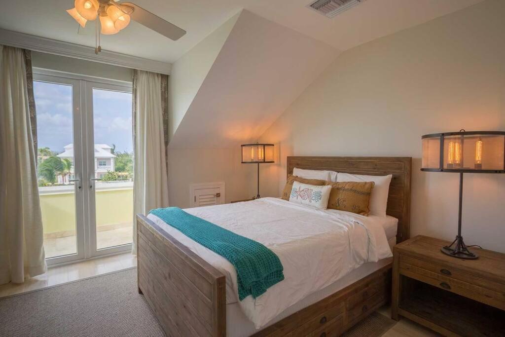 Luxury Townhouse in Palm Cay, Nassau Bahamas