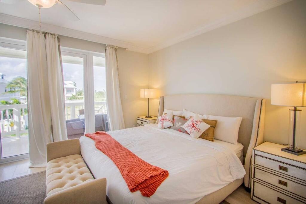 Luxury Townhouse in Palm Cay, Nassau Bahamas