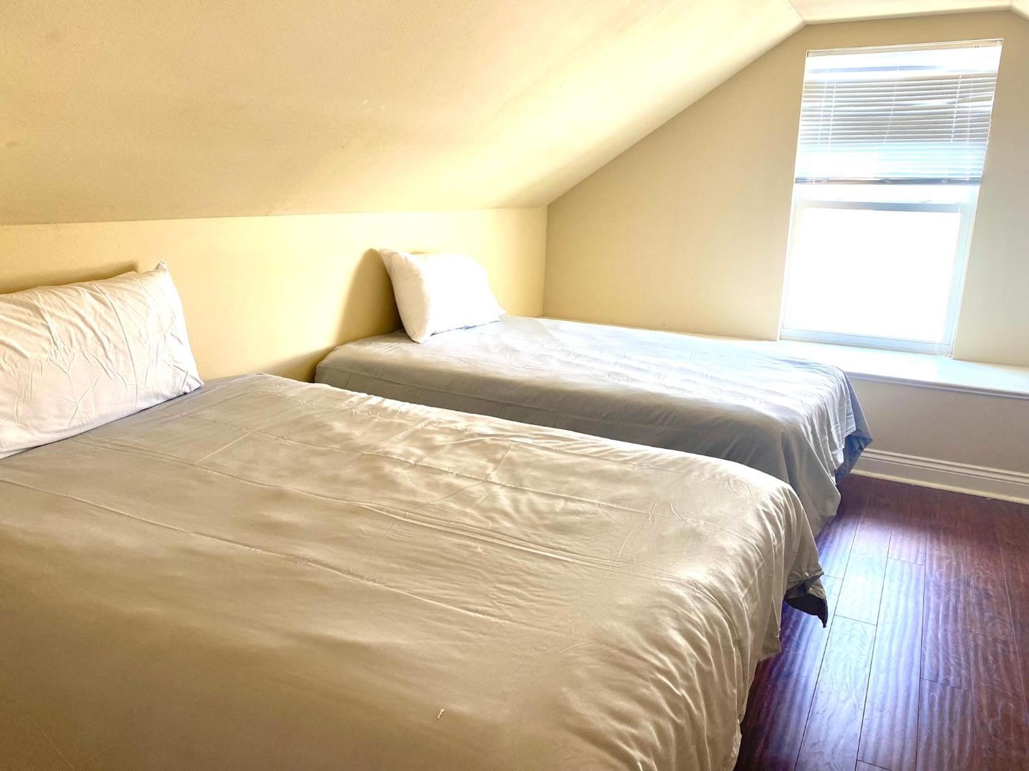 Grand Isle Unit E pet friendly detached condo 3 bedrooms 1 bath easy beach access