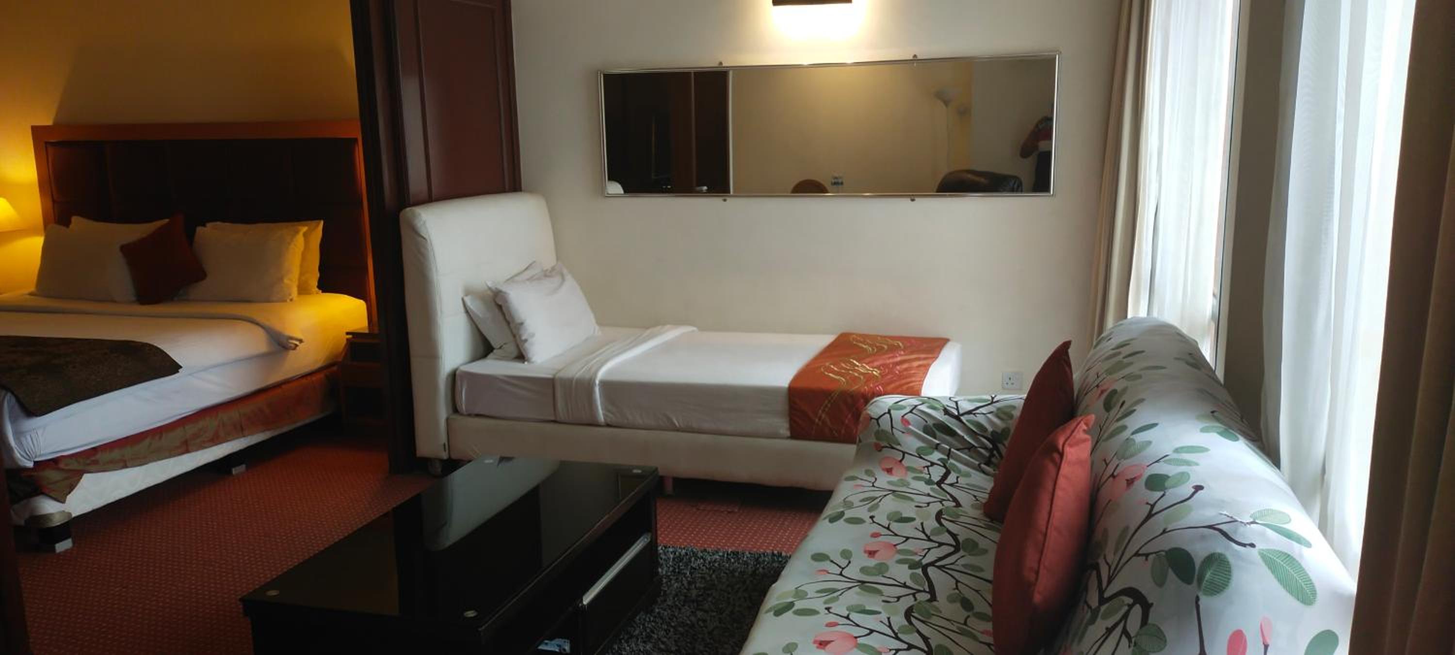 BBS Suites At Times Square