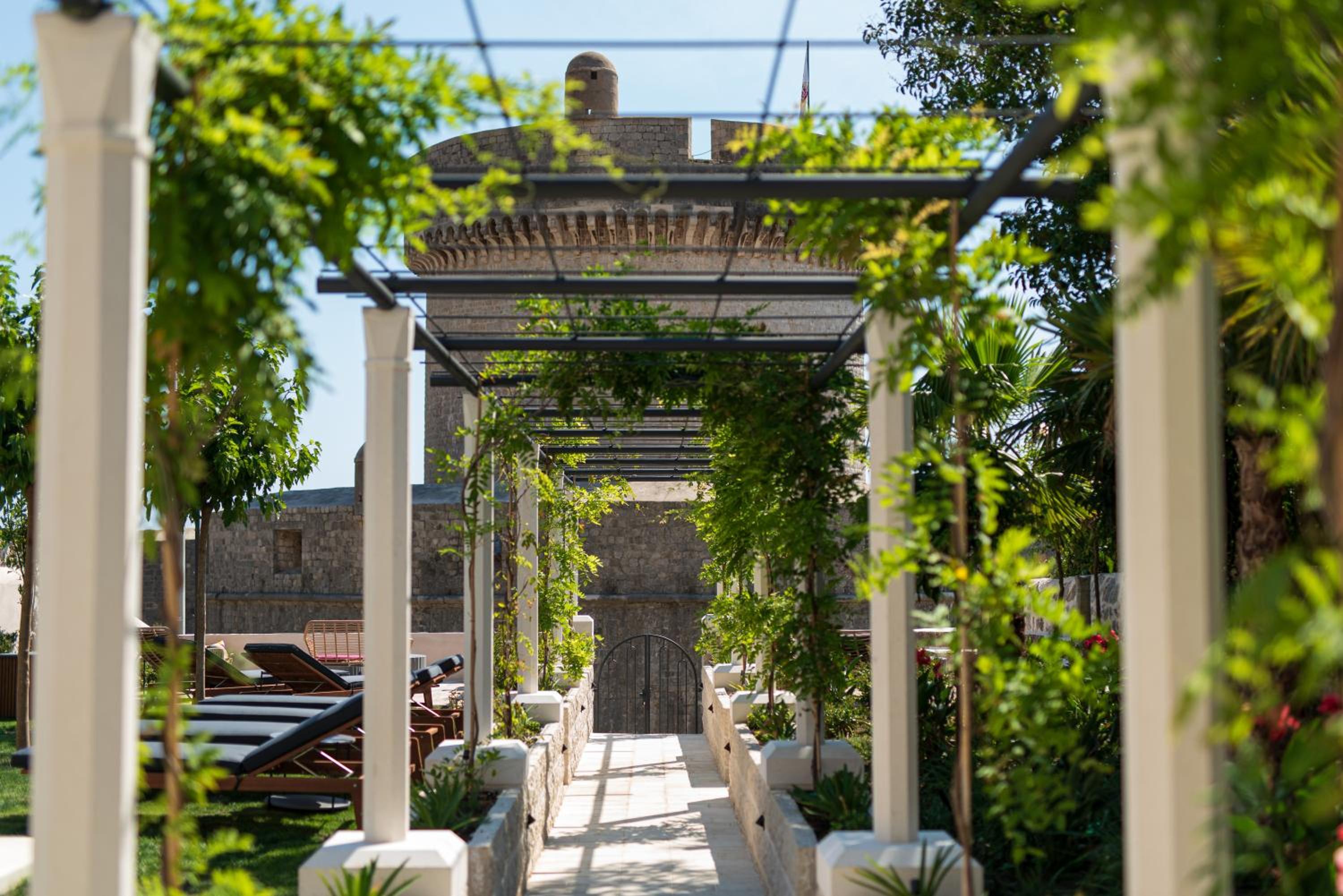 HERITAGE VILLA SPINDLER by DuHomes