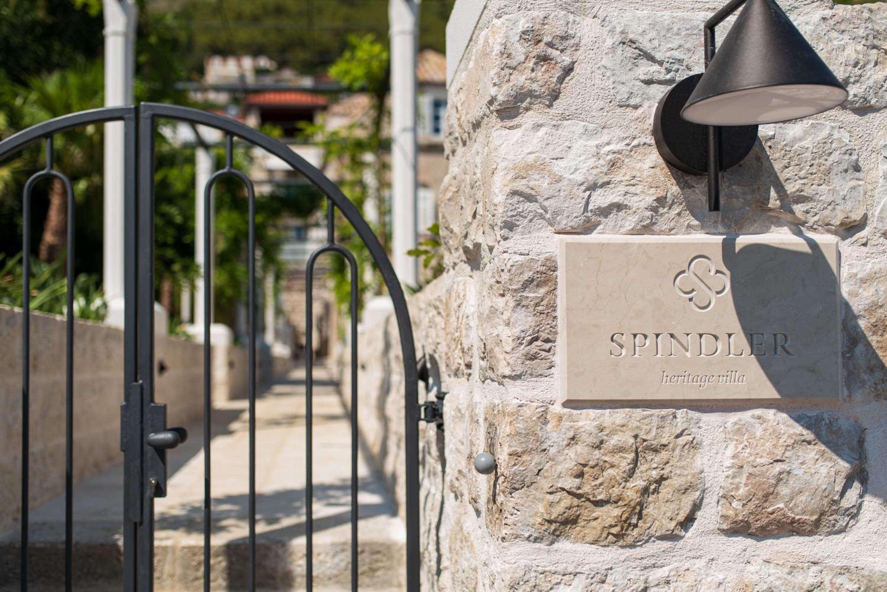 HERITAGE VILLA SPINDLER by DuHomes