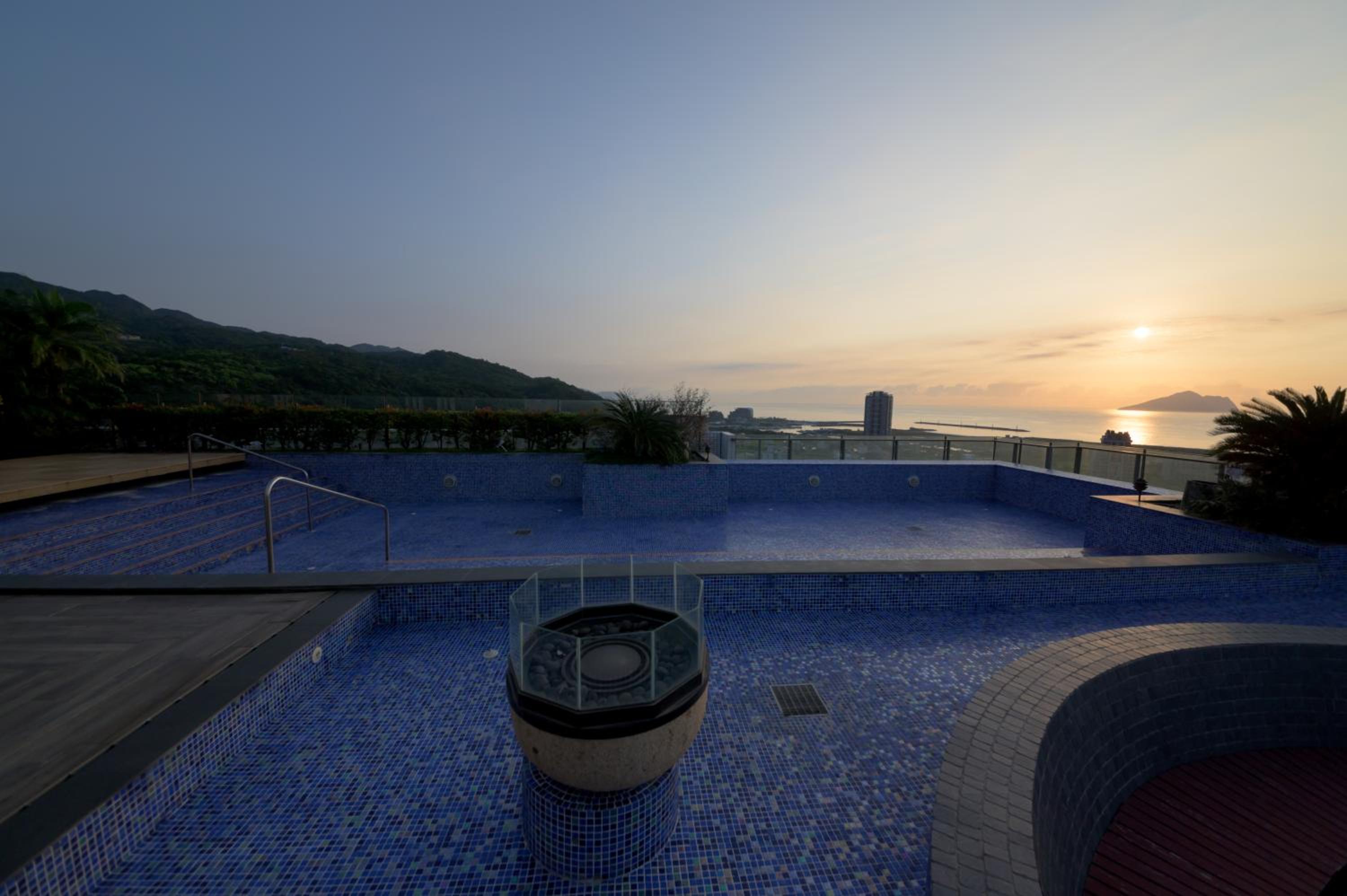 宜蘭頭城A Happy 連續住3晚6000平日週一到週四私人溫泉 海景 大陽台無邊際泳池 view 2