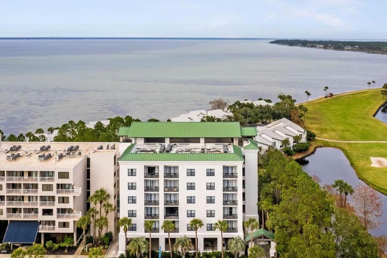 A Luxurious Resort Surrounded By Beautiful Beaches And World-Class Golf Courses view 2